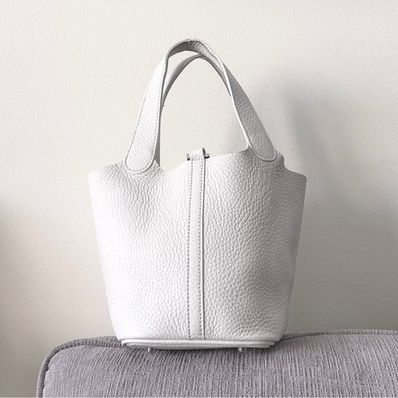 Elegant off White Leather Bucket Tote Bag with silver horse charm - Picture 2 of 13